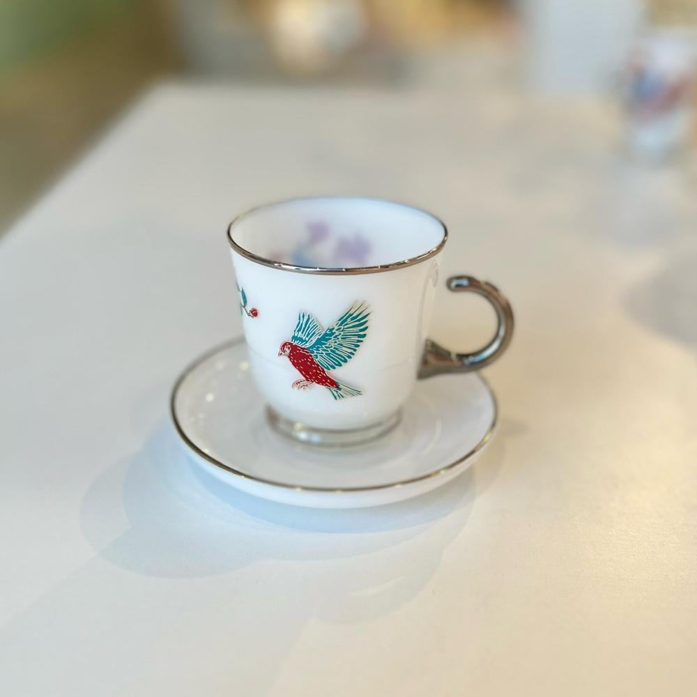 طقم بيالات شاي قصيرة وصحون، بيرد من سولتير بنقشة أحمر وفضي